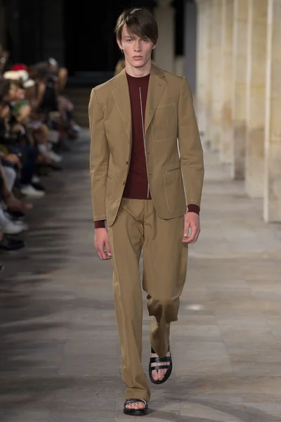 Look 13